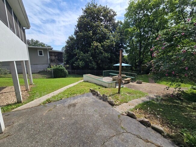 Building Photo - 104 Belvoir Ave