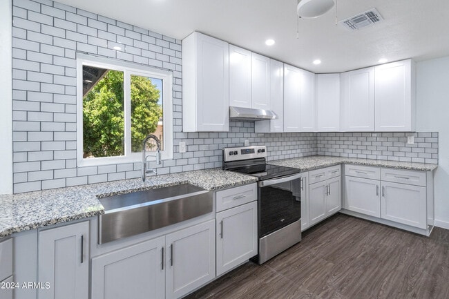 Building Photo - 7034 S 42nd St