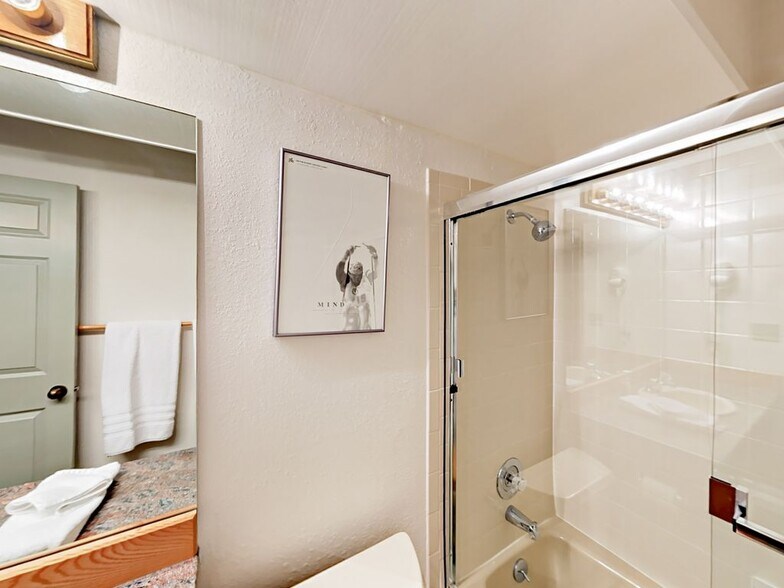 Building Photo - 8014 S Sunnyoak Cir