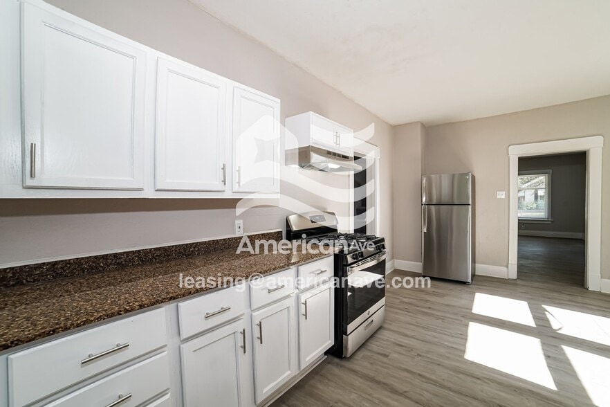 Building Photo - 906 W Virginia Ave