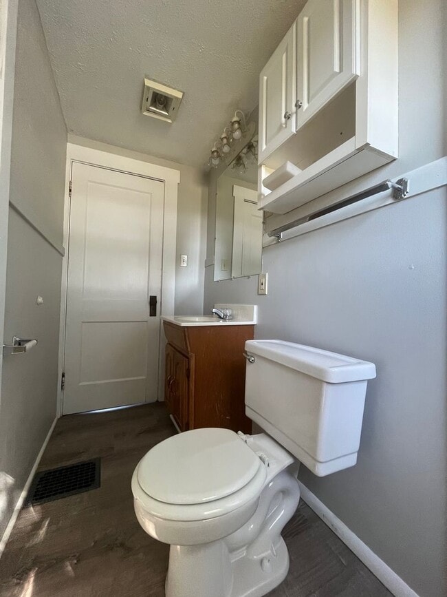 Building Photo - Three Bedroom Home