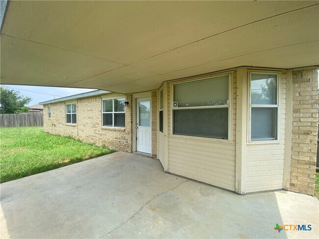 Building Photo - 4610 Stallion Dr