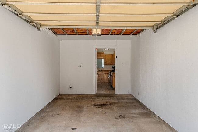 Building Photo - 8 Meadow Creek Dr