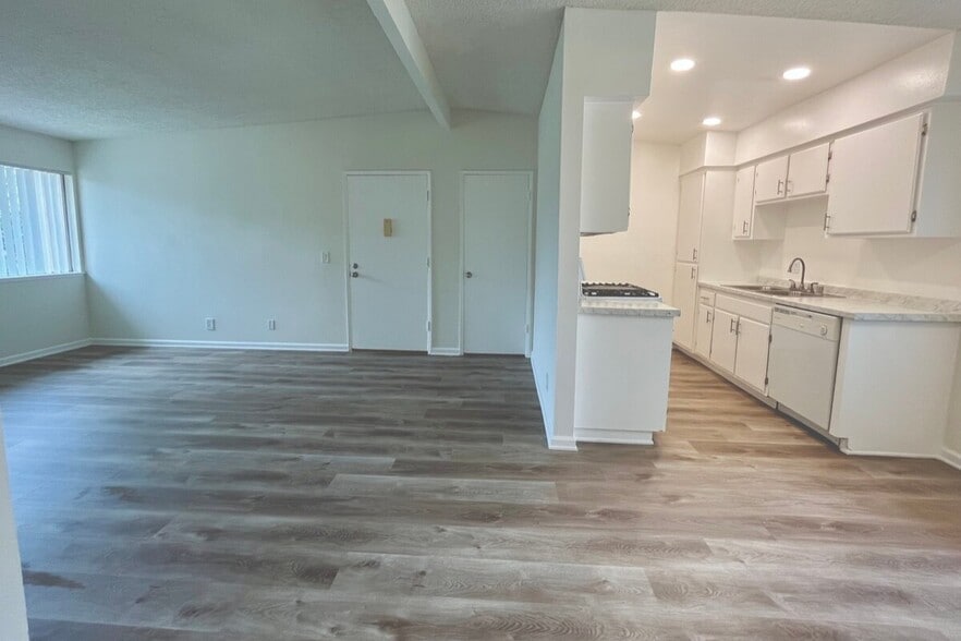 Building Photo - Bridgeport Apartment Homes