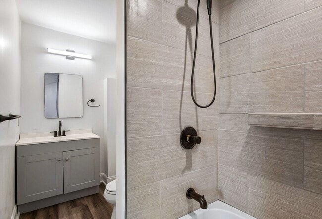 Building Photo - $1,800 / 2 br / 2 ba / 959 sqft