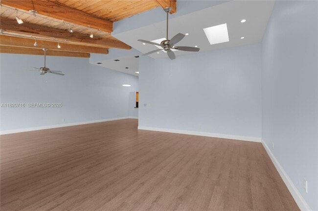 Building Photo - 2627 Parkview Dr S