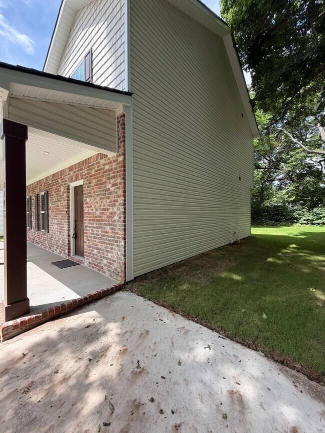 Building Photo - 3 Bedroom 2.5 Bath 1,732 sq ft