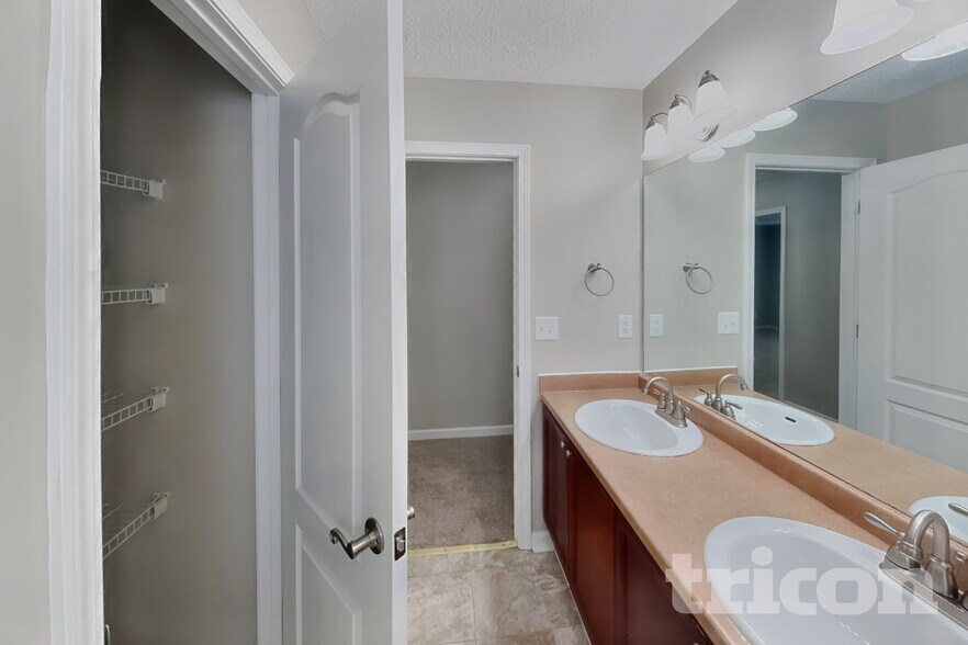 Building Photo - 501 Homey Dr