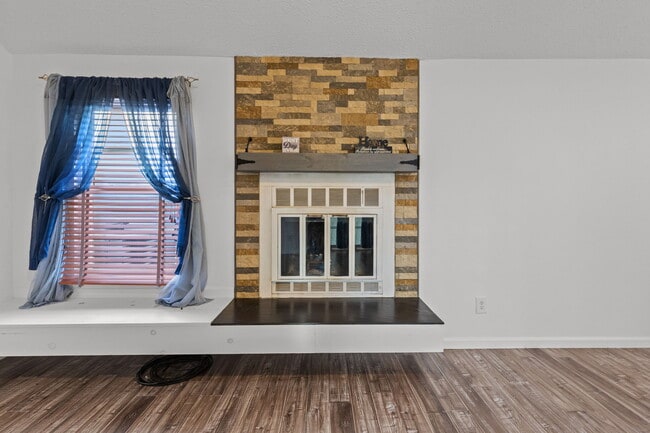 Building Photo - 1012 Danbury Cir