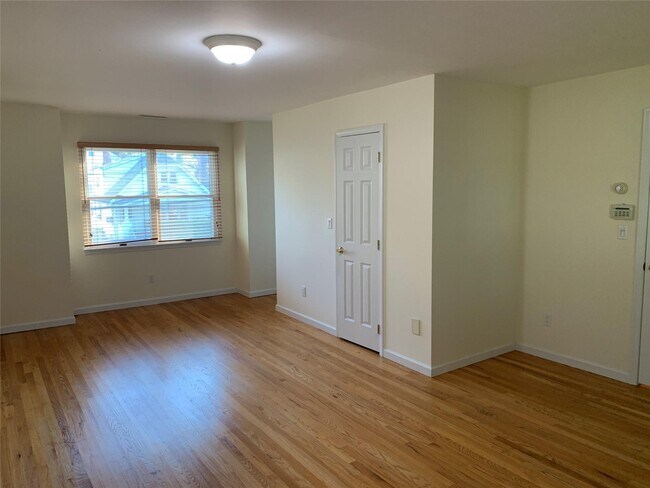 Building Photo - 243 Boulevard