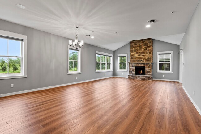 Building Photo - Luxury 3 Bed, 2.5 Bath - Townhome - AVAILABLE Nov. 17, 2025