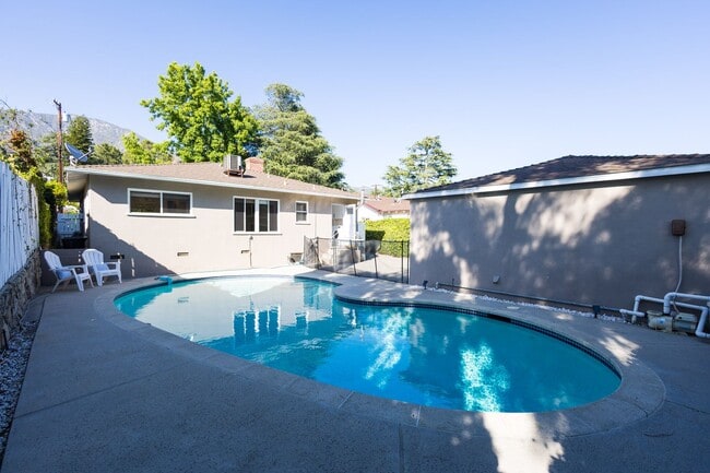 Building Photo - Freshly Renovated 3BR/2BA Pool Home – La Crescenta