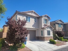 Building Photo - 2 story 4 bed 3 bath home with rooftop patio