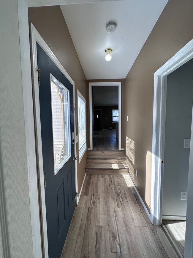 Building Photo - UPDATED 3 BR/1 BATH CENTRALLY LOCATED IN GREEN BAY