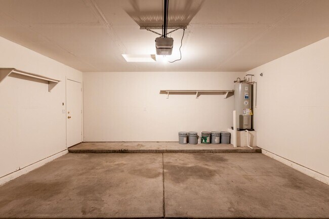 Building Photo - Freshly Remodeled Home in Apache Junction