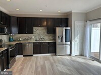 Building Photo - 215 Keenan Way