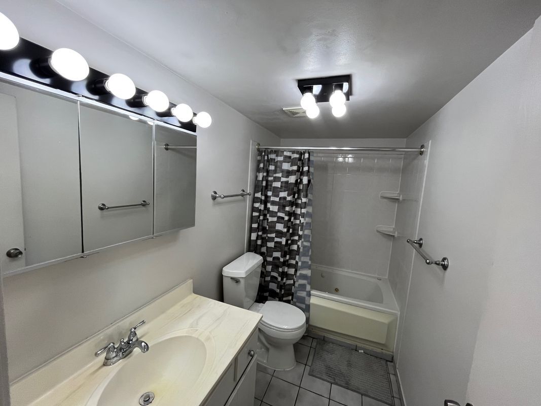 Building Photo - 1030 SOUTH DUNLOP