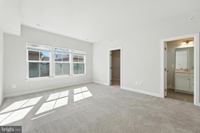 Building Photo - 22310 Seabring Terrace