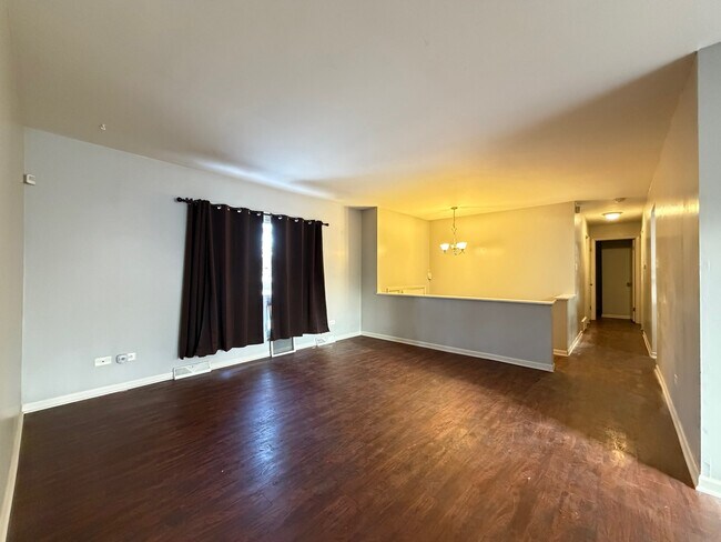 Building Photo - 450 E Mulberry Ct