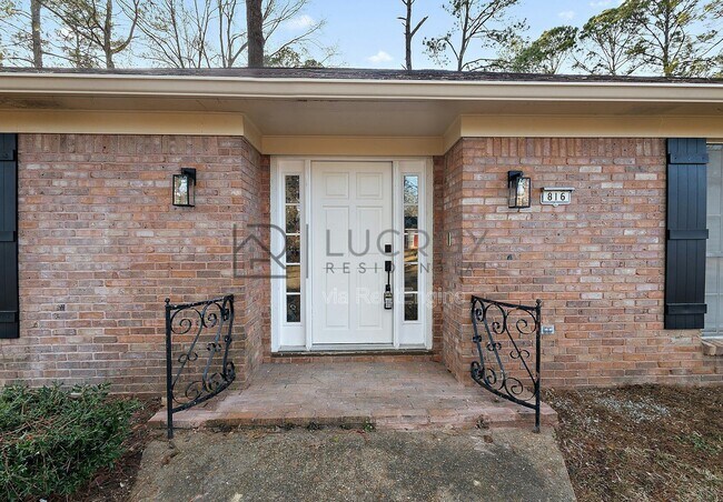 Building Photo - 816 Winthrop Cir