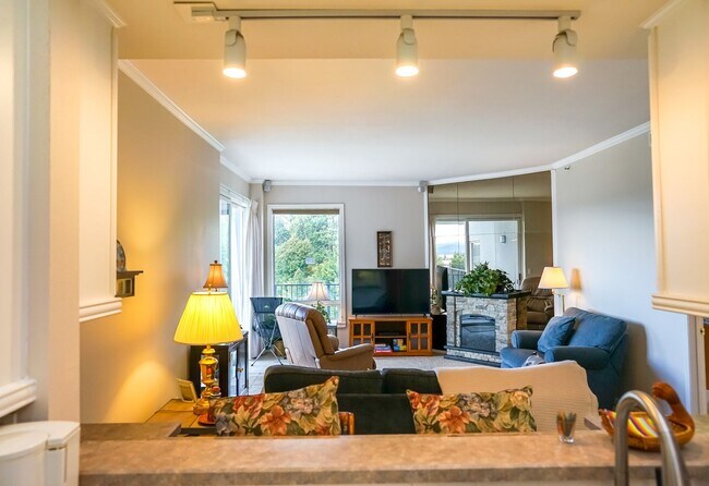 Building Photo - Coeur d'Alene North Condo - Furnished 2 be...