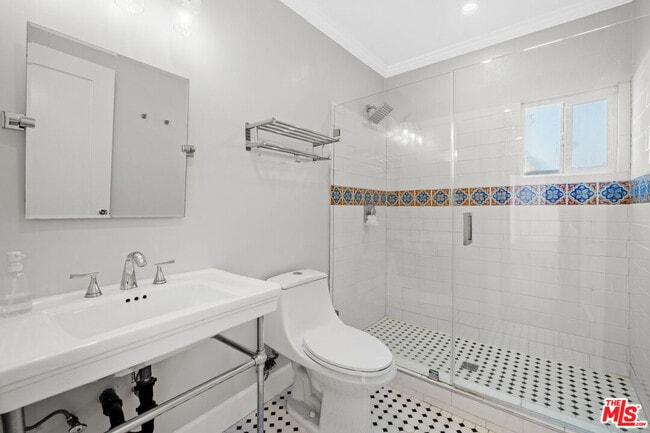 Building Photo - 2826 Somerset Dr
