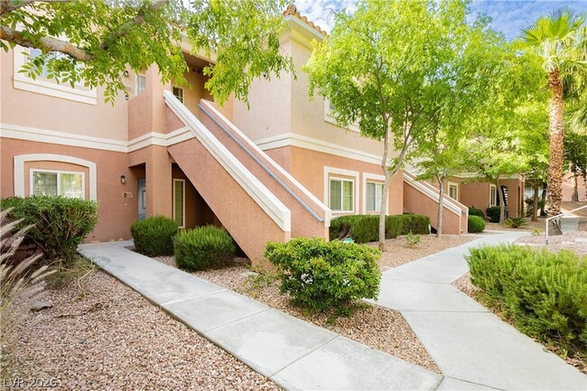 Building Photo - 301 Pine Haven St