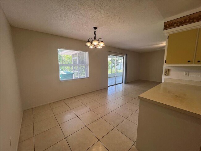 Building Photo - 2372 Abscott St