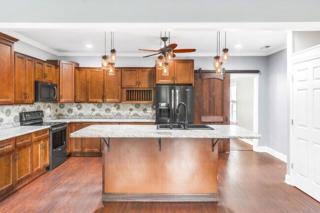 Building Photo - Spacious Rental with Modern Kitchen, Large...