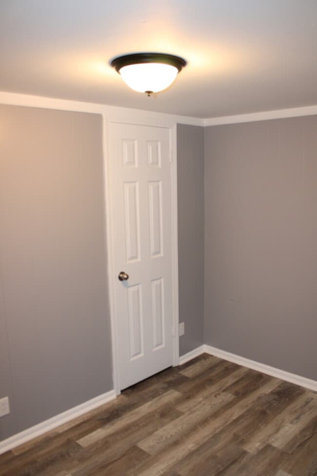 Building Photo - Spacious 4-bedroom, 1.5-bath home located ...