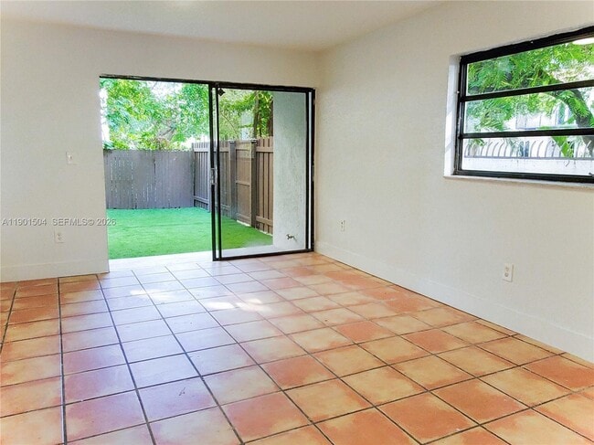 Building Photo - 1901 NW S River Dr