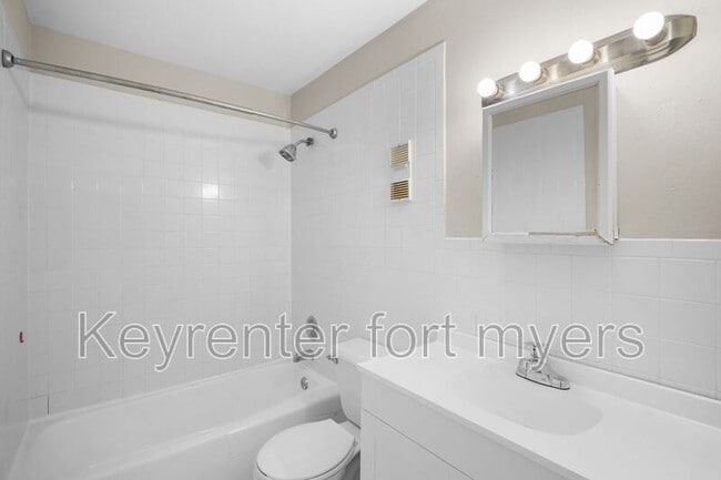 Building Photo - 1706 Cypress Dr