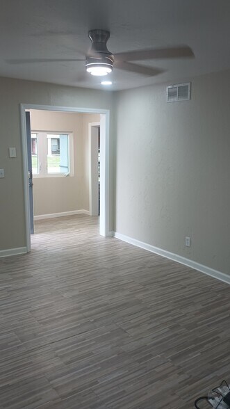 Building Photo - 2715 5th Ave E