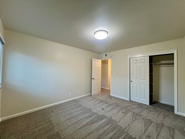 Building Photo - Renovated 2-bedroom, 1-bath Unit