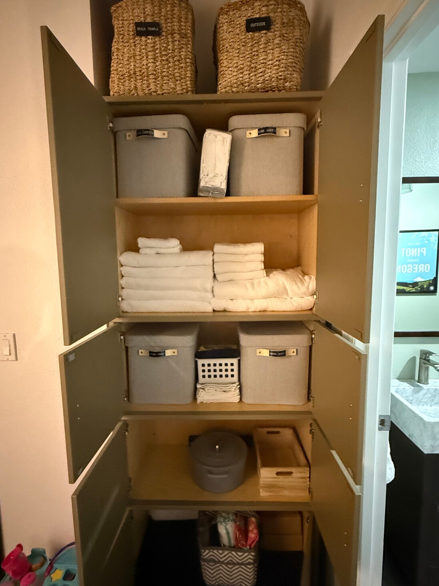 Building Photo - 877 Island Ave