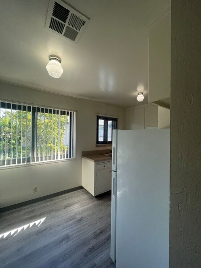 Interior Photo - 4261 Davis St