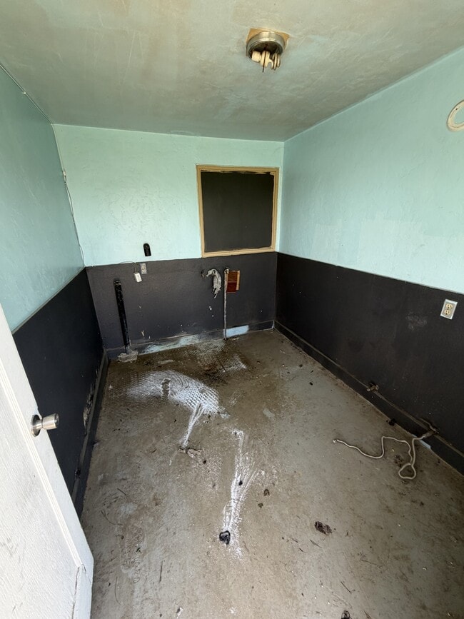 Building Photo - 1004 E K Ave