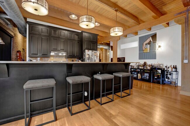 Building Photo - 935 W Randolph St