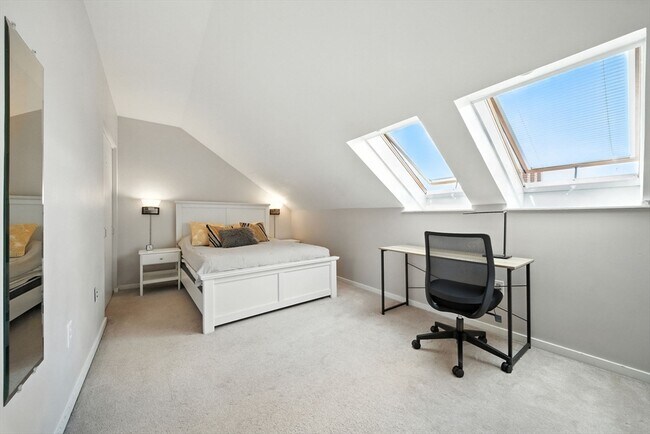 Building Photo - 145 St Botolph St