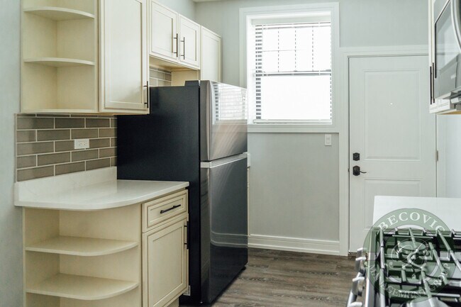 Building Photo - 6109 N Winthrop Ave