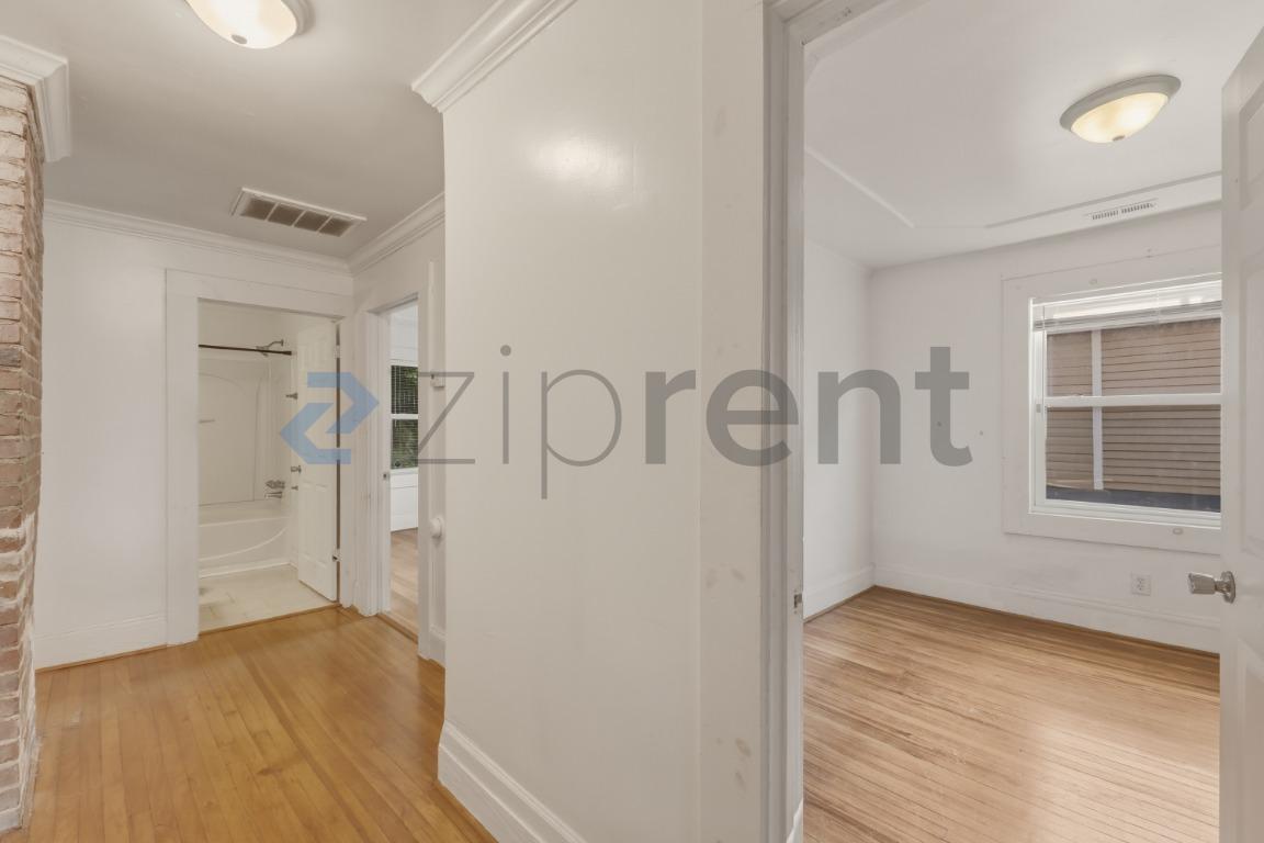 Building Photo - Unit Apt B