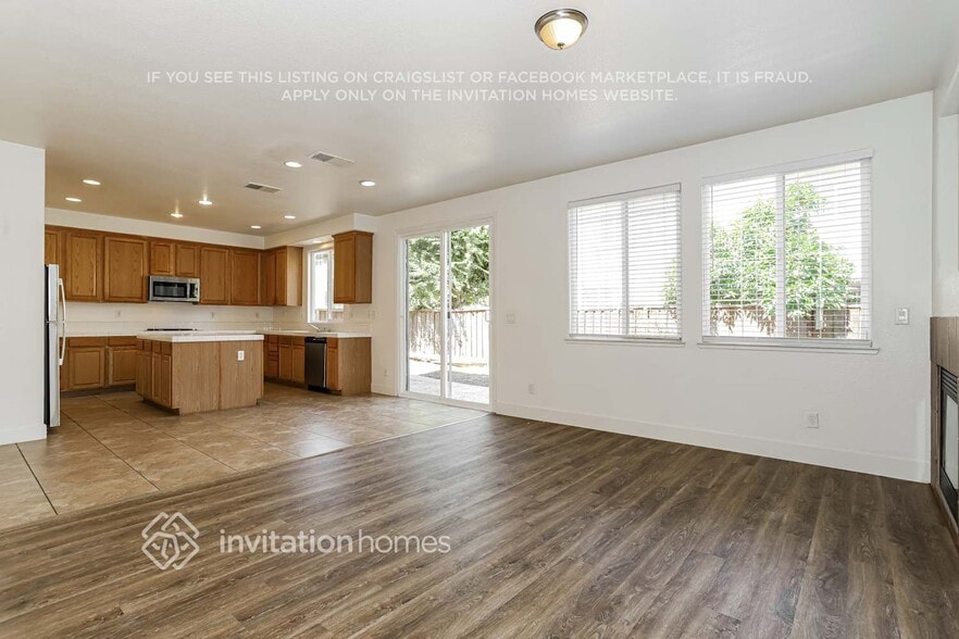 Building Photo - 5289 Moonlit Bay Way
