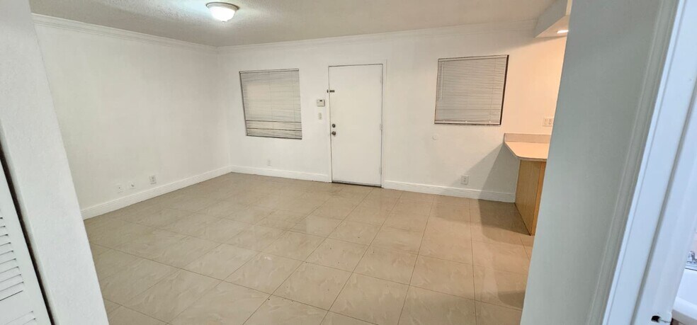 Building Photo - 110 SE 2nd St