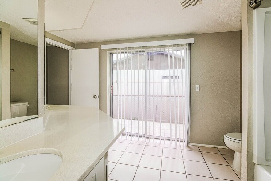 Building Photo - 7043 Fireside Dr