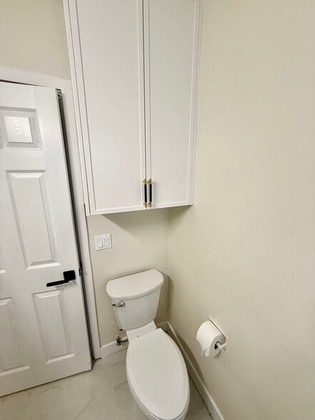 Building Photo - 14122 Delano St