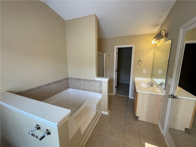 Building Photo - 2207 Pebble Beach Dr
