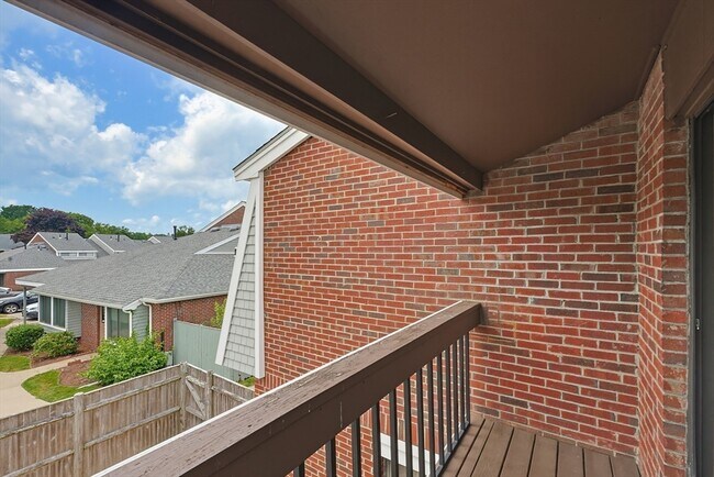 Building Photo - 52 Rosewood Dr