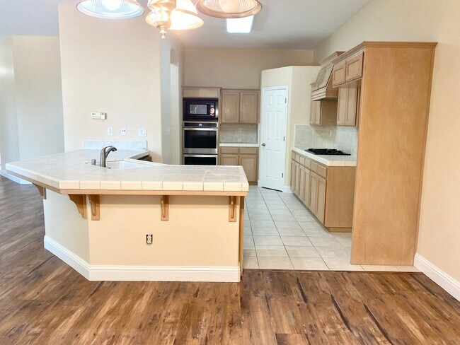 Building Photo - Custom North Fresno 4/3