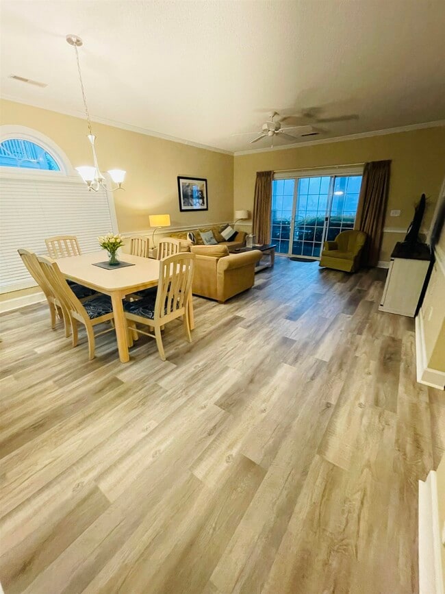 Building Photo - 702 Riverwalk Dr