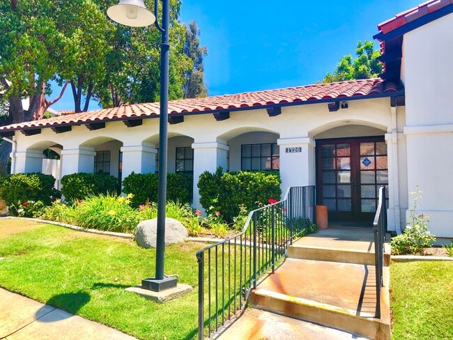 Building Photo - Sweet Single-Story, Completely Detached, in the Picturesque Fallbrook Village HOA Community!